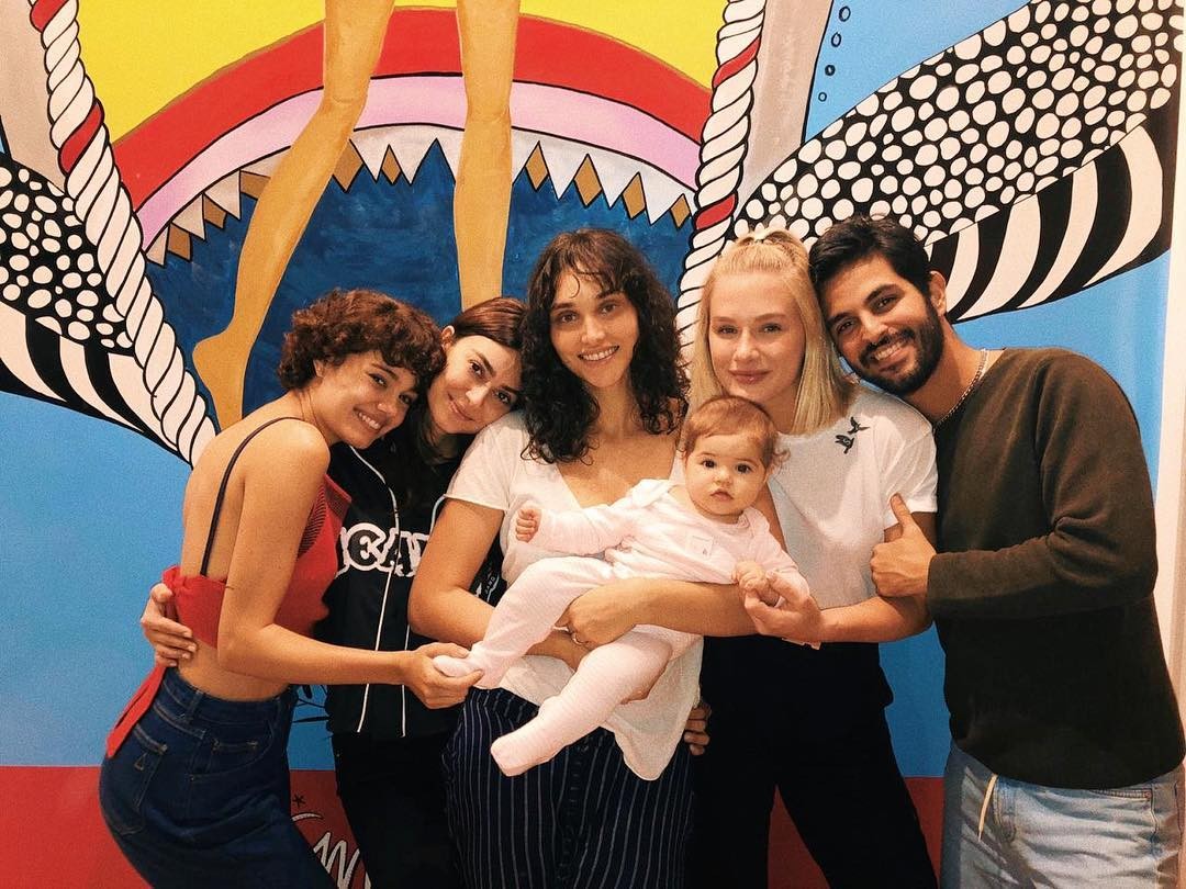 Filha de Débora Nascimento é paparicada por time de famosos (Foto: Reprodução/Instagram)