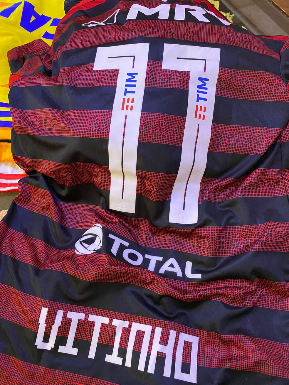 Camisa de Vitinho, do Flamengo, de presente para Jorginho — Foto: Arquivo pessoal