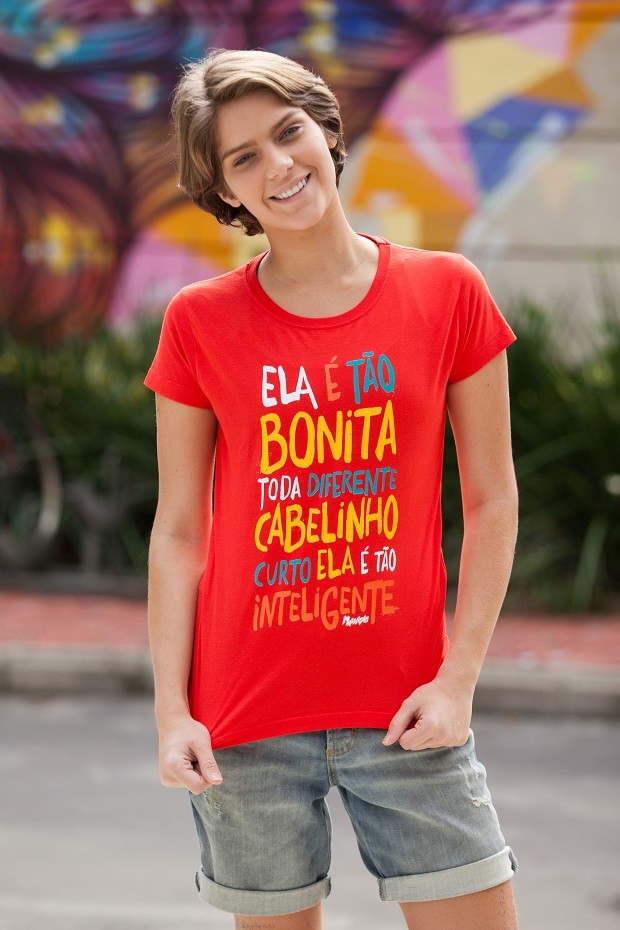 Isabella Santoni com a camiseta de Rockstar (Foto: Fabiano Battaglin / Gshow)