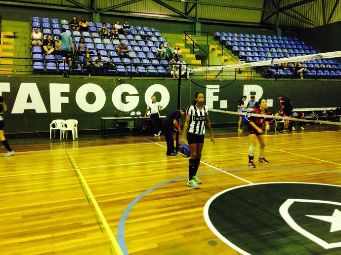 Valeskinha vôlei Botafogo (Foto: Divulgação)