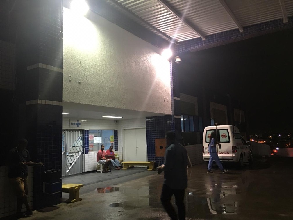 Outras vítimas do acidente foram levadas para o Hospital Geral Roberto Santos — Foto: Alan Oliveira/G1