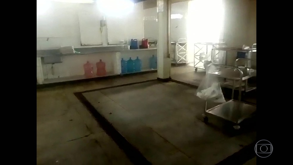 Imagens mostram a cozinha do Hospital Rocha Faria vazia (Foto: Reprodução/ TV Globo)