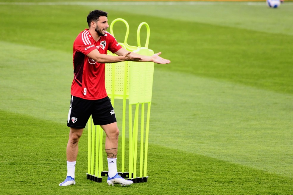 Calleri, do São Paulo, pode atingir melhor marca da carreira e fazer do Palmeiras sua maior vítima