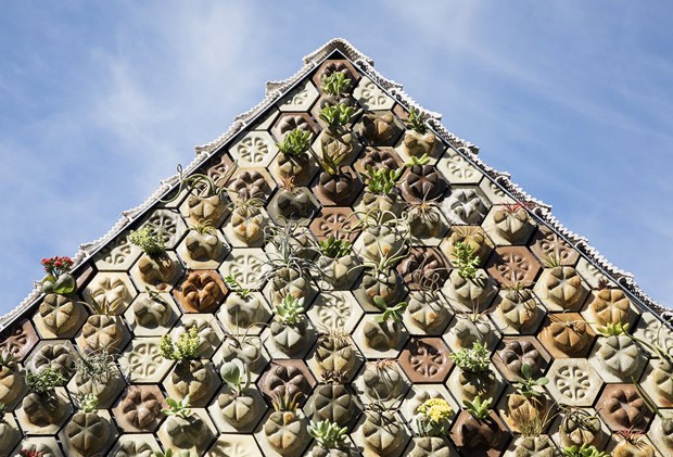 Casa feita a partir de impressão 3D tem fachada para cultivar plantas (Foto: Divulgação)