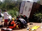 Micro-ônibus tomba em Brazlândia e 11 pessoas ficam feridas no DF
