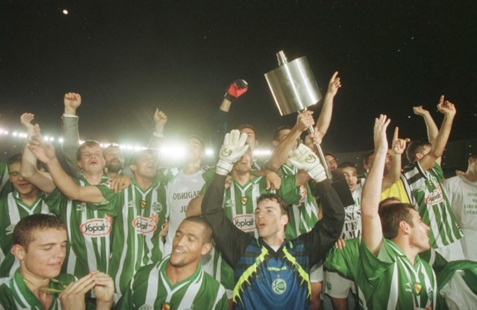 Em 1999, o Juventude calou mais de 101 mil botafoguenses no Maracan� e ficou com o t�tulo � Foto: Reprodu��o
