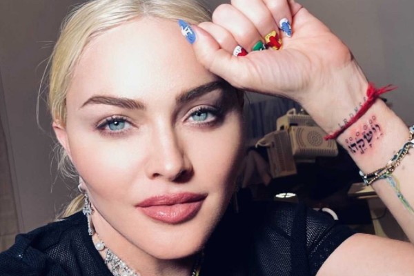 Madonna mostrando sua terceira tatuagem (Foto: Reprodução / Instagram)