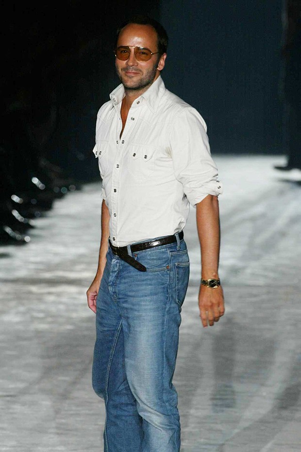 From the Gucci archive, then-Creative Director Tom Ford takes a bow on the Gucci catwalk in 1996 (Foto: Gucci)