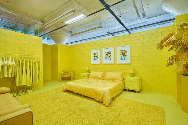 Artista cria casa com sete ambientes monocromáticos (Foto: Divulgação)