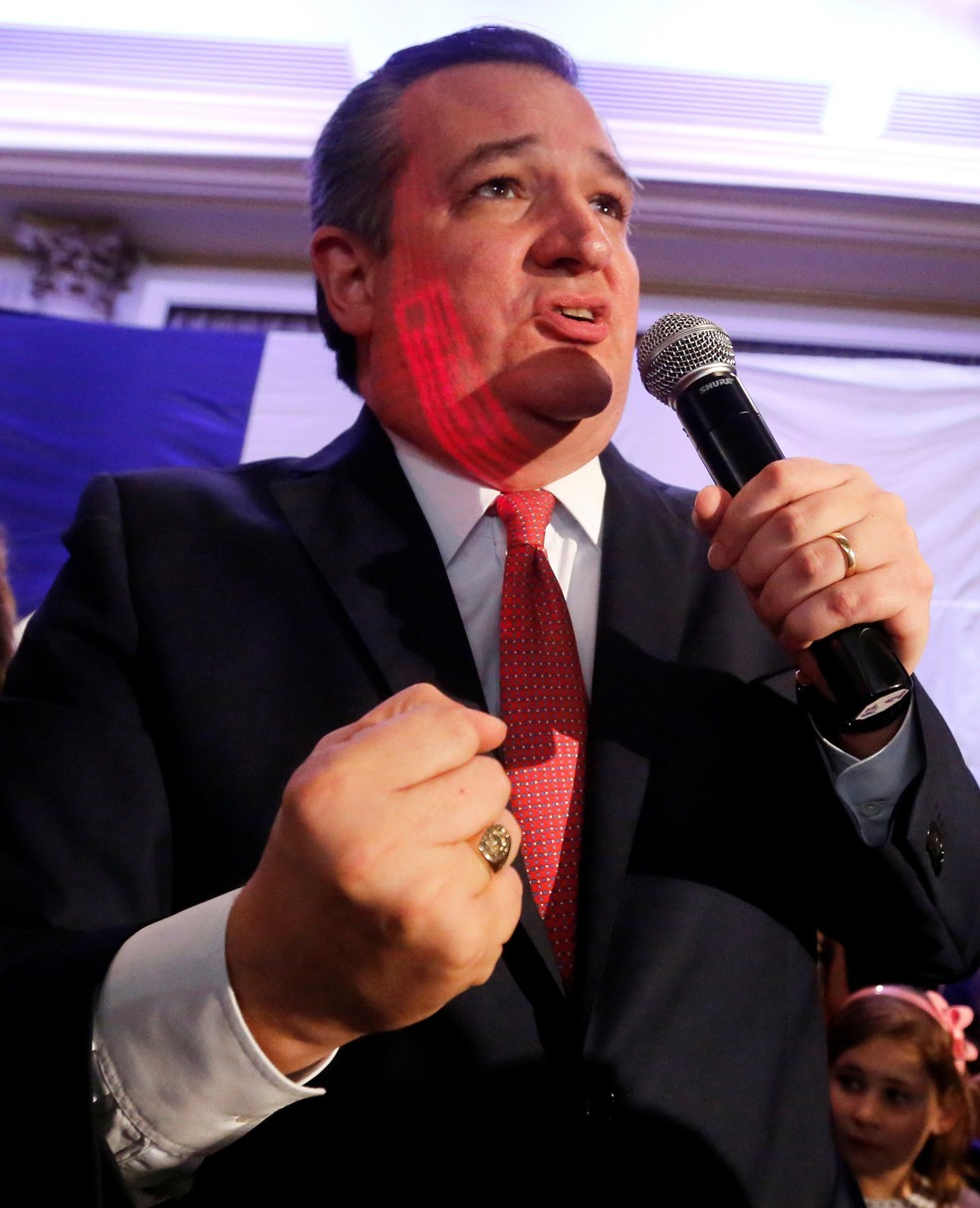 Senador republicano norte-americano Ted Cruz fala durante a comemoração da sua eleição em Houston, no Texas (EUA), na noite de terça-feira (6)  — Foto:  Cathal Mcnaughton/ Reuters