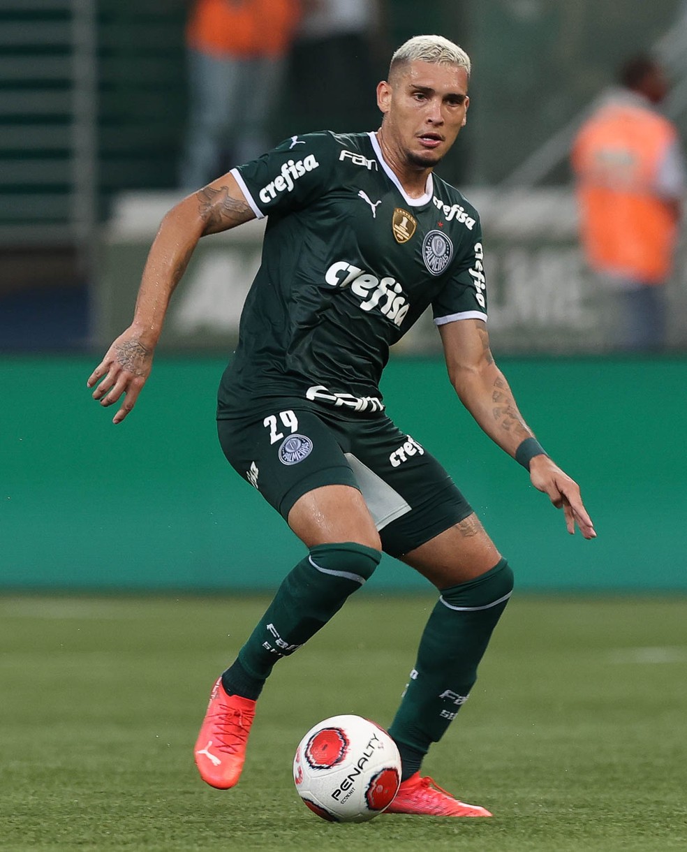 Com ataque ainda em formação, Palmeiras pede calma com Rafael Navarro e monitora opções