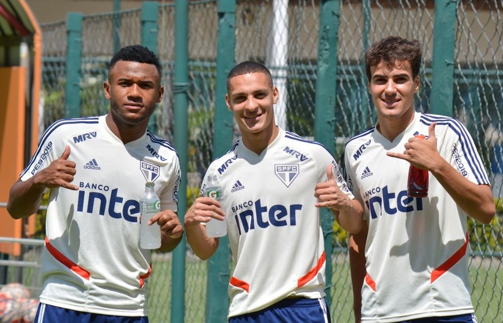 Luan, Antony e Igor Gomes, promessas do São Paulo — Foto: Érico Leonan/saopaulofc.net