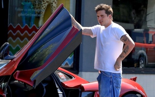 Brooklyn Beckham é criticado por alegar que sua carreira de 'chef' lhe deu um carro de luxo