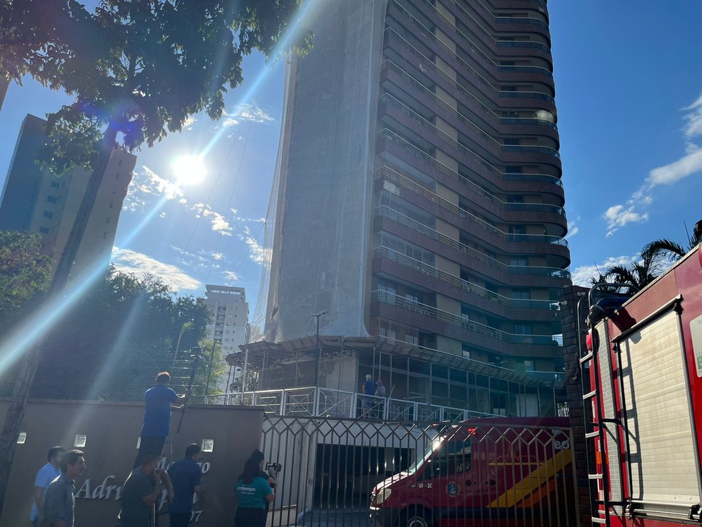 Acidente aconteceu em um prédio, localizado no bairro Aleixo, Zona Centro-sul de Manaus — Foto: Nainy Castelo Branco, da Rede Amazônica 