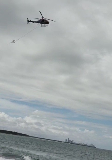 Barco fica à deriva no mar e dois pescadores são achados mortos no Cabo; há suspeita de acidente com raio 