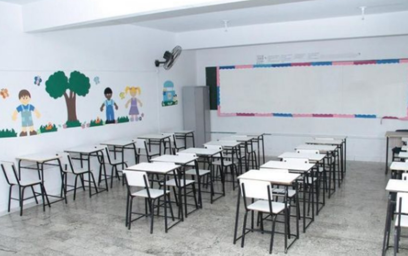 Educação apura se algum aprovado em concurso para professor apresentou certificado falso, em Goiânia