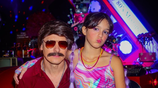 Rodrigo Faro se fantasia para festa da filha com tema anos 80: "Imagina a reação"