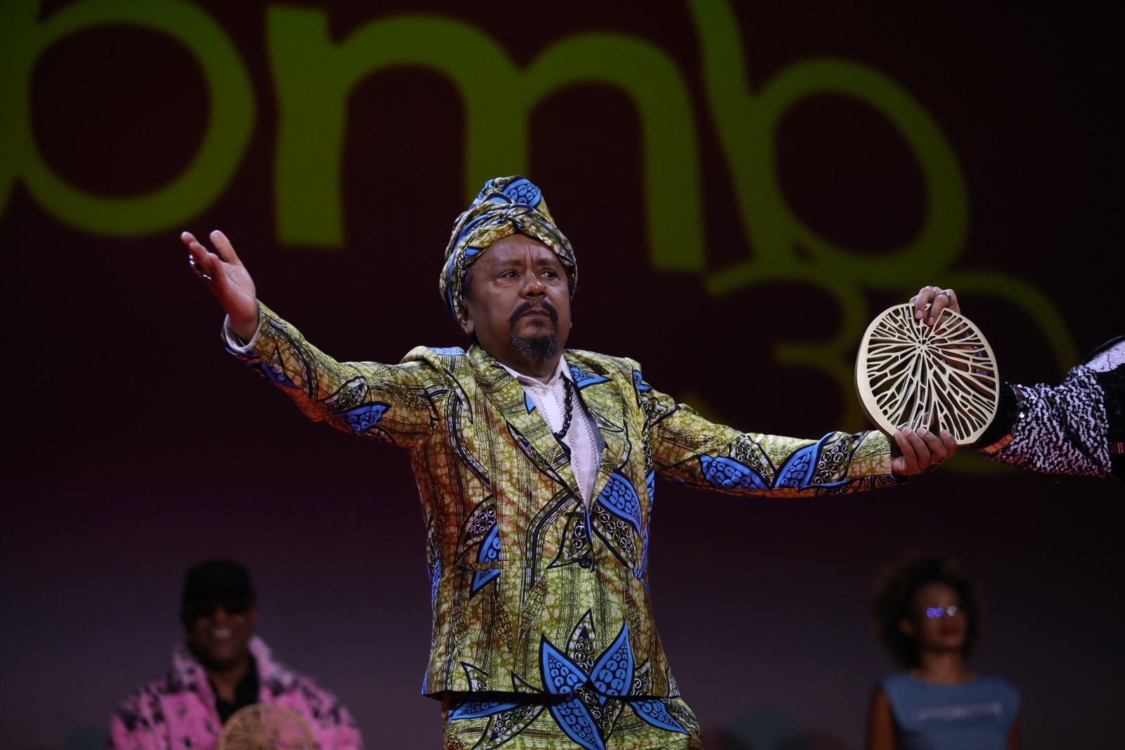 Chico César, vencedor no Prêmio da Música Brasileira, gritou 'Não ao marco temporal' quando subiu ao palco — Foto: Lucas Tavares