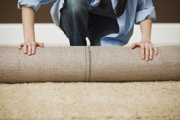 Estudo indica tapetes e carpetes como possíveis vilões para a qualidade do ar (Foto: Getty Images/Tetra images RF)