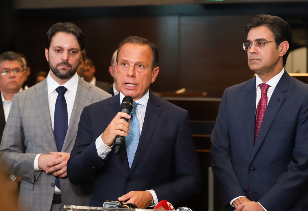 O governador de São Paulo, João Doria, ao lado do vice, Rodrigo Garcia, e do ex-secretário Alexandre Baldi. — Foto: Secom/GESP