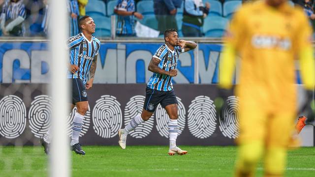 Marinho e Jael contra o Flamengo