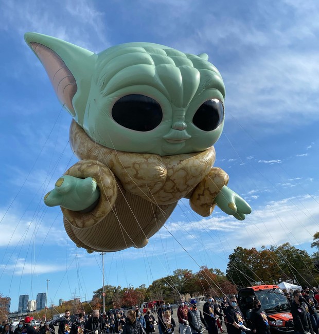 Baby Yoda, personagem que faz parte do universo Star Wars, irá ganhar as ruas de Nova York no Dia de Ação de Graças (Foto: Reprodução / Twitter - Funko)