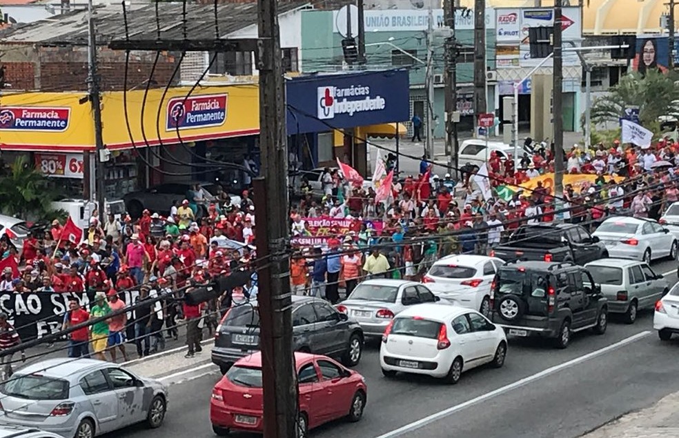 Caminhada a favor do ex-presidente Lula acontece em João Pessoa  (Foto: Walter Paparazzo/G1)