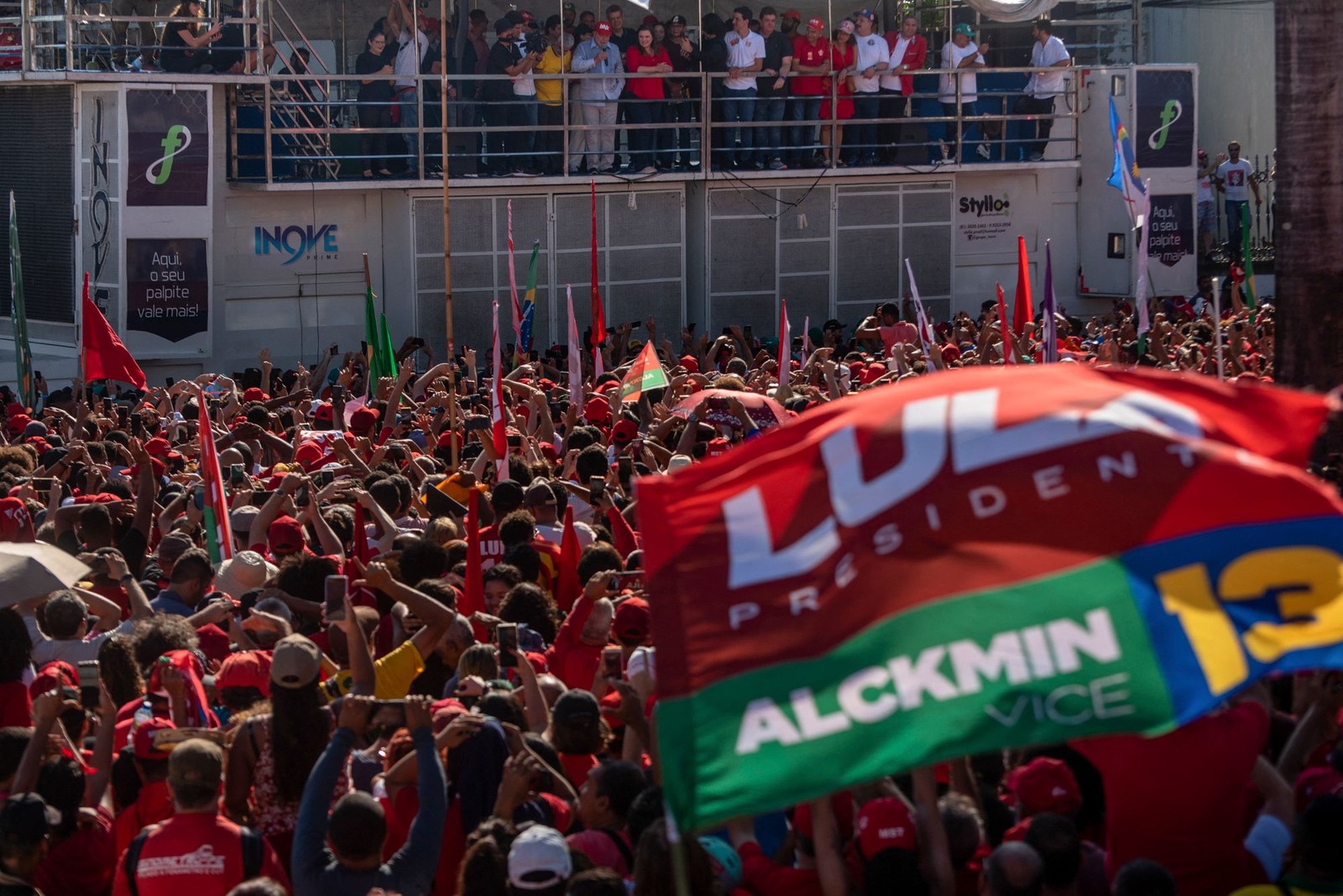 Em Recefe, Lula chegou a ironizar tamanho de ato do adversário na cidade Foto: Maira Erlich / AFP