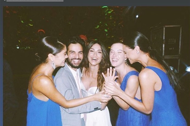 Sophie Charlotte, André Nicolau, Thaila Ayala, Fiorella Mattheis e Débora Nascimento (Foto: Reprodução/Instagram)