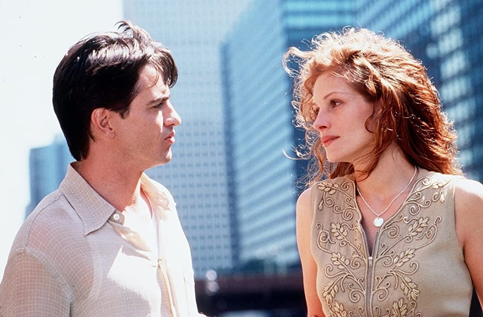 Julia Roberts e Dermot Mulroney vivem romance nesta comédia clássica dos anos 90 — Foto: Reprodução/IMDb