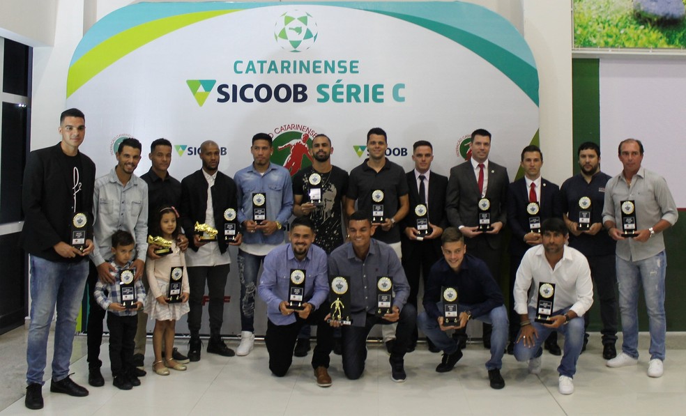 Os premiados da SÃ©rie C do Campeonato Catarinense â€” Foto: Marcelo de Negreiros/FCF