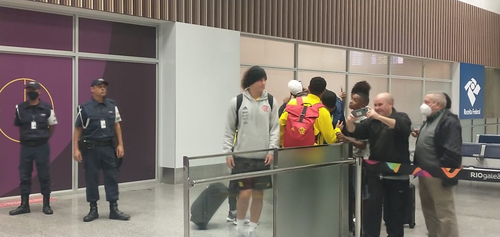 Desembarque do Flamengo David Luiz — Foto: Rodrigo Cerqueira