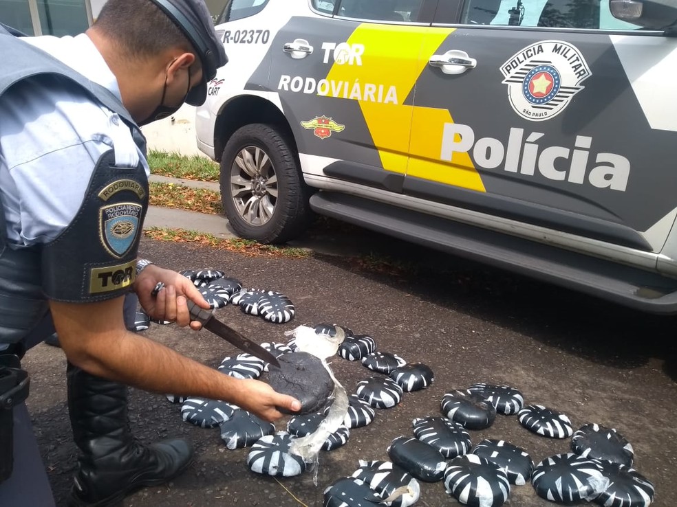 Na contagem final, apreensão registrou 27,120 quilos de haxixe, droga derivada da maconha — Foto: Polícia Rodoviária/Divulgação