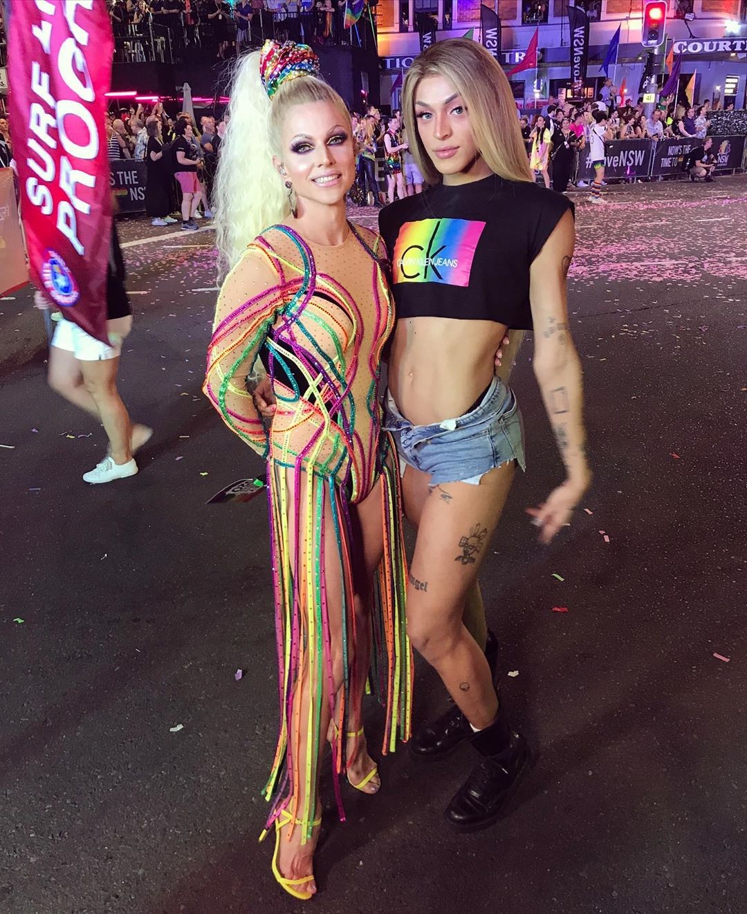 Courtney Act e Pabllo Vittar no Mardi Gras (Foto: Reprodução/Instagram)