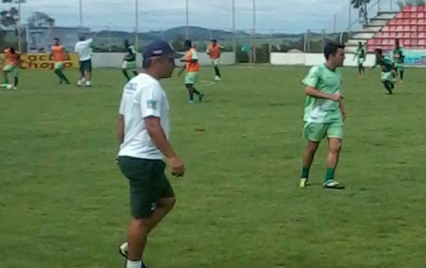  Alexandre Grasseli durante treino do Nacional-MG, em Patos de Minas (Foto: Reprodução / Tv Integração)