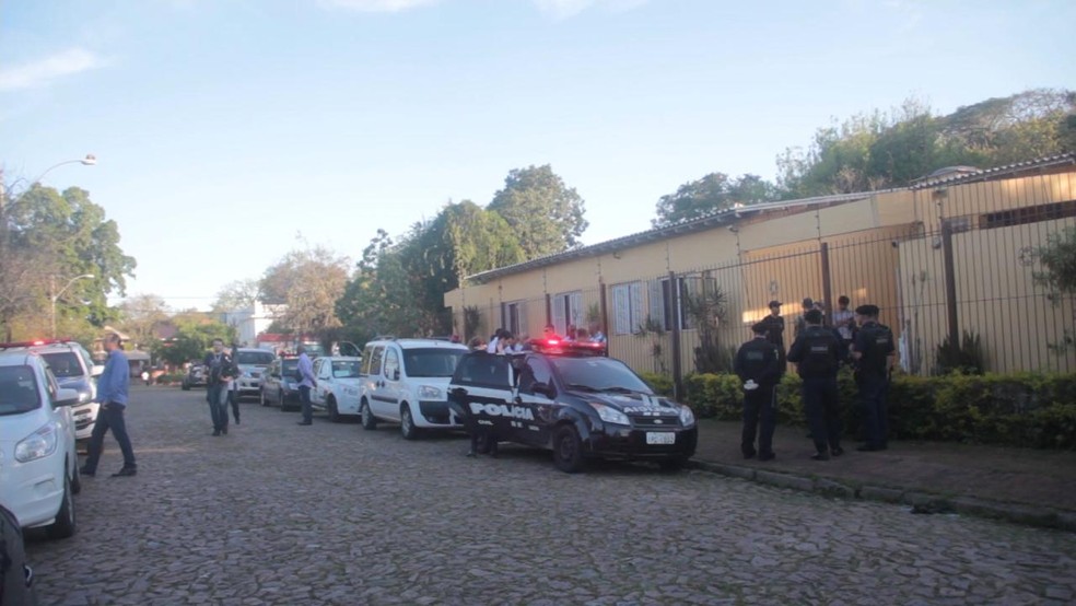 Estabelecimento clandestino foi fechado pela Prefeitura de Porto Alegre — Foto: Reprodução / RBS TV