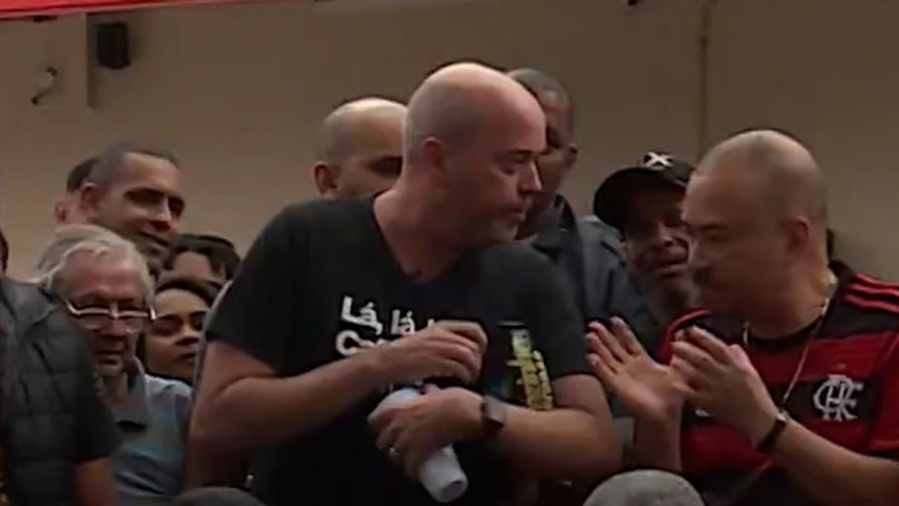 Escobar ganha verso de torcedor do Flamengo