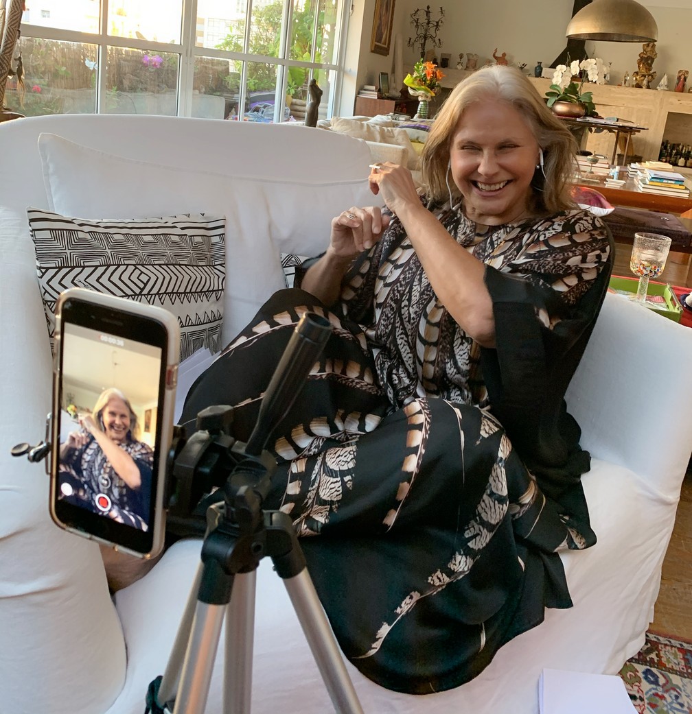 Fafa De Belem Faz Live Cantando Temas De Novela E Comemora 45 Anos De Carreira Momento De Saudosismo Lives G1