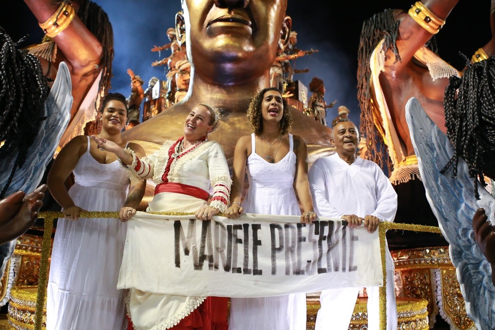 FamÃ­lia de Marielle Franco desfila na Vila Isabel â€” Foto: Rodrigo Gorosito/G1