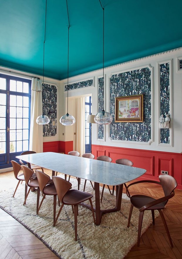 Décor do dia: sala de jantar com paredes e teto coloridos (Foto: reprodução)