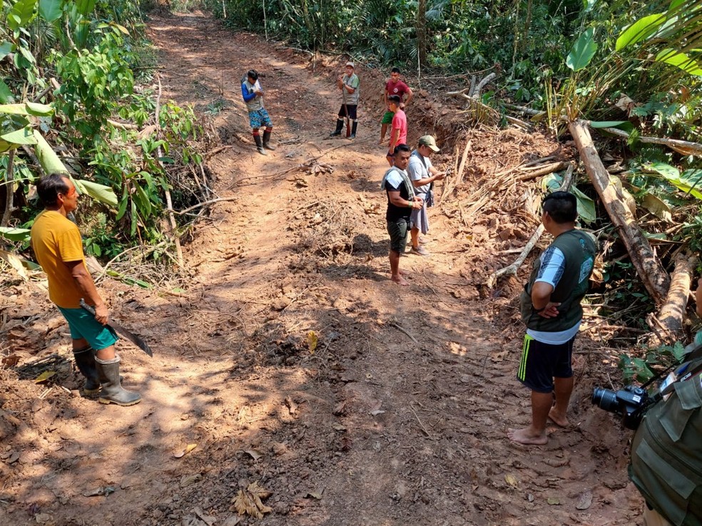 Indígenas encontram estrada aberta e temem invasão nas comunidades  — Foto: Arquivo pessoal 