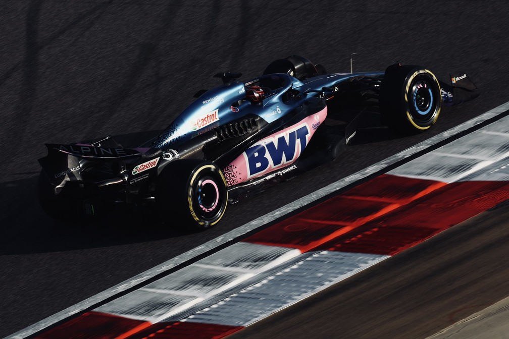 Esteban Ocon não teve um bom desempenho na pré-temporada com o carro da Alpine no Bahrein — Foto: Alpine F1 Team