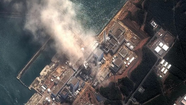 Tsunami em 2011 causou acidente na usina nuclear de Fukushima, e apoio a esse tipo de geração de energia despencou no Japão (Foto: GETTY IMAGES via BBC)