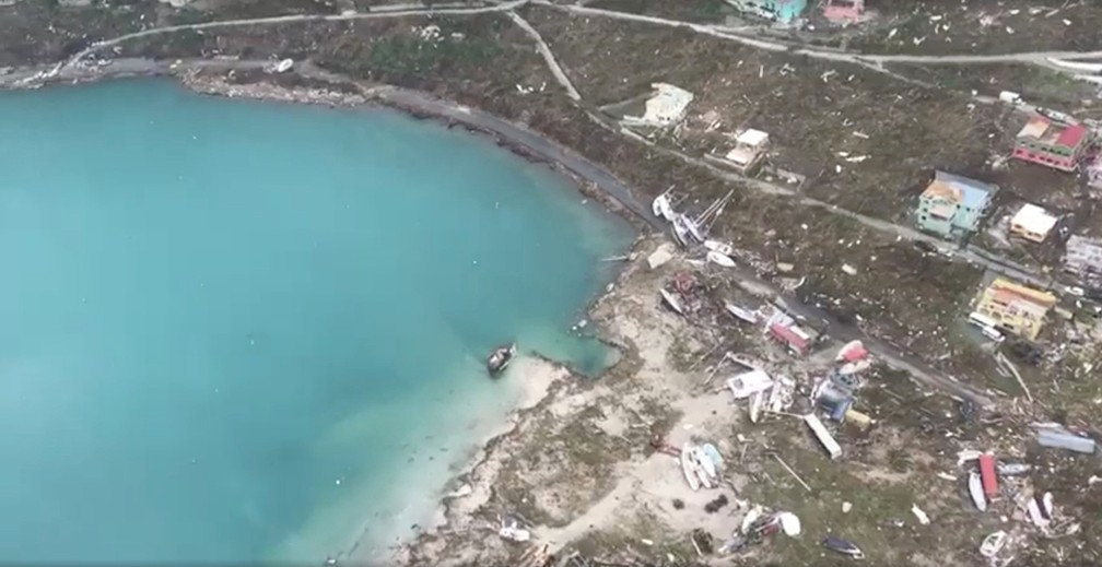 Vista aérea da devastação após o furacão Irma, em Tortola, Ilhas Virgens Britânicas (Foto: Caribbean Buzz Helicopters via REUTERS)