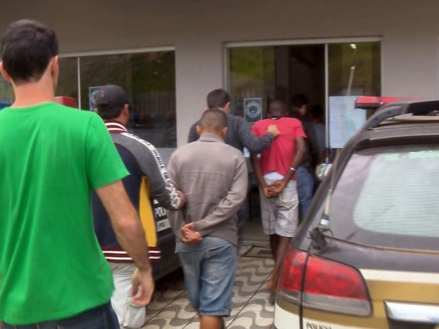 Quatro são detidos por suspeita de estupro coletivo em Machado (Foto: Reprodução EPTV)