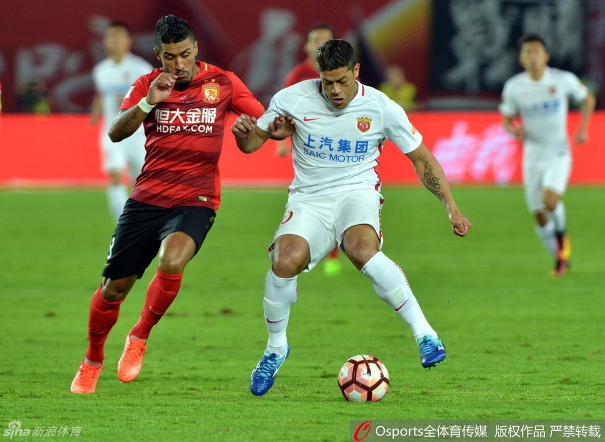 Guangzhou bate o Shanghai pelo Chinês em partida com quatro gols de