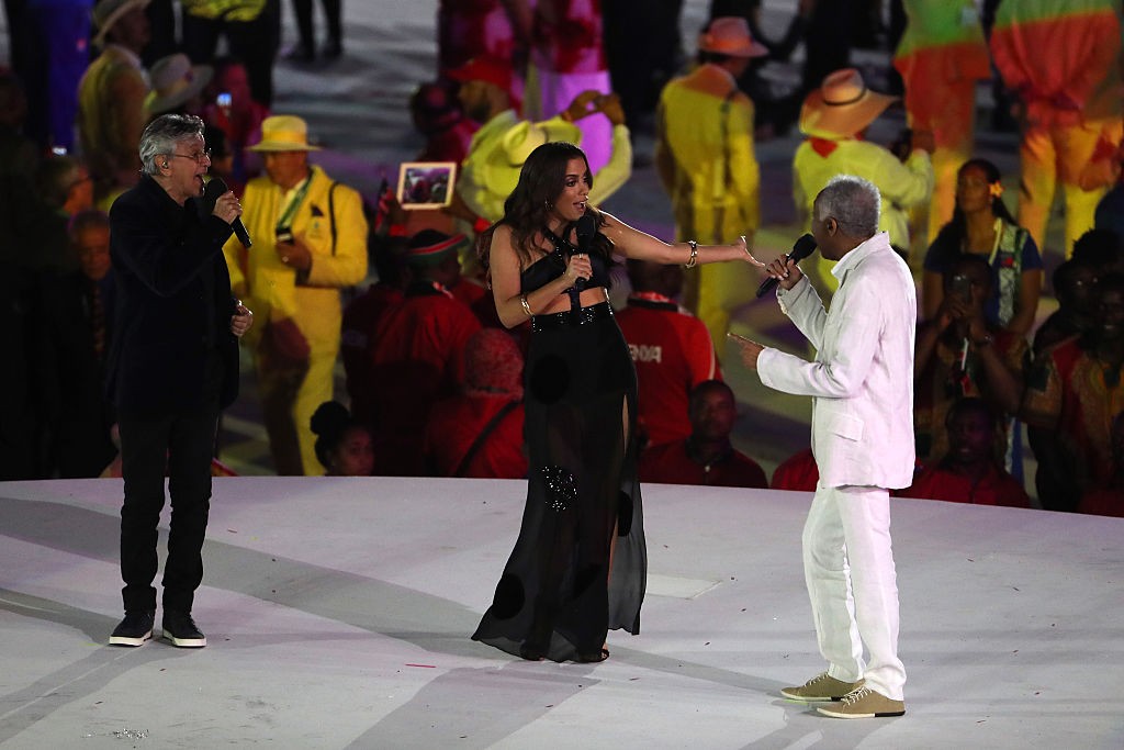 Anitta se apresentou na abertura das Olimpíadas de 2016 ao lado de Gilberto Gil e Caetano Veloso (Foto: Getty Images)