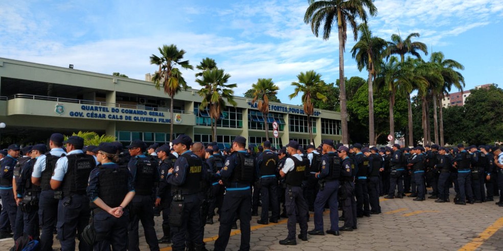 Policiais da reserva se apresentam para voltar às ruas no Ceará — Foto: João Pedro Ribeiro/TVM