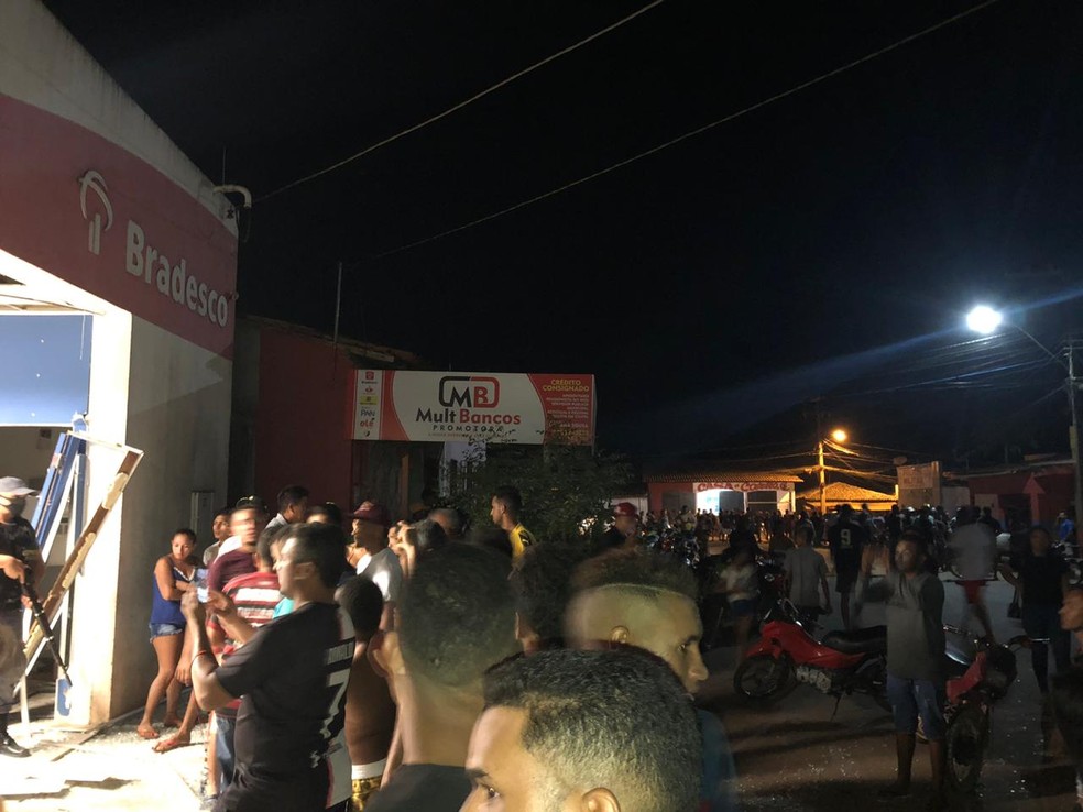 Criminosos explodem agência bancária na cidade de São João do Carú. — Foto: Divulgação/Redes Sociais.
