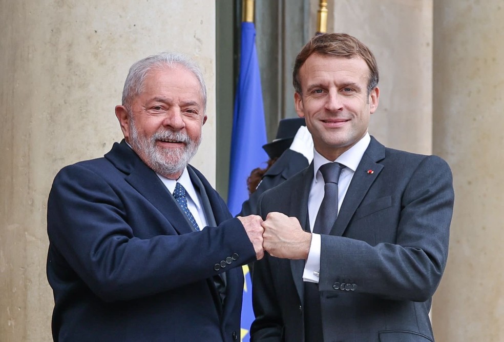 Ex-presidente Lula se encontra com Emmanuel Macron, presidente da França, em Paris nesta quarta (17) — Foto: Ricardo Stuckert/Reprodução/Twitter